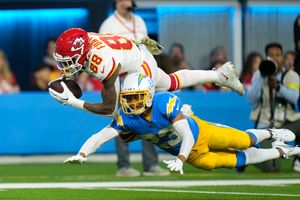 Kelce scores 3 touchdowns, Chiefs rally past Chargers 30-27 – KXAN Austin