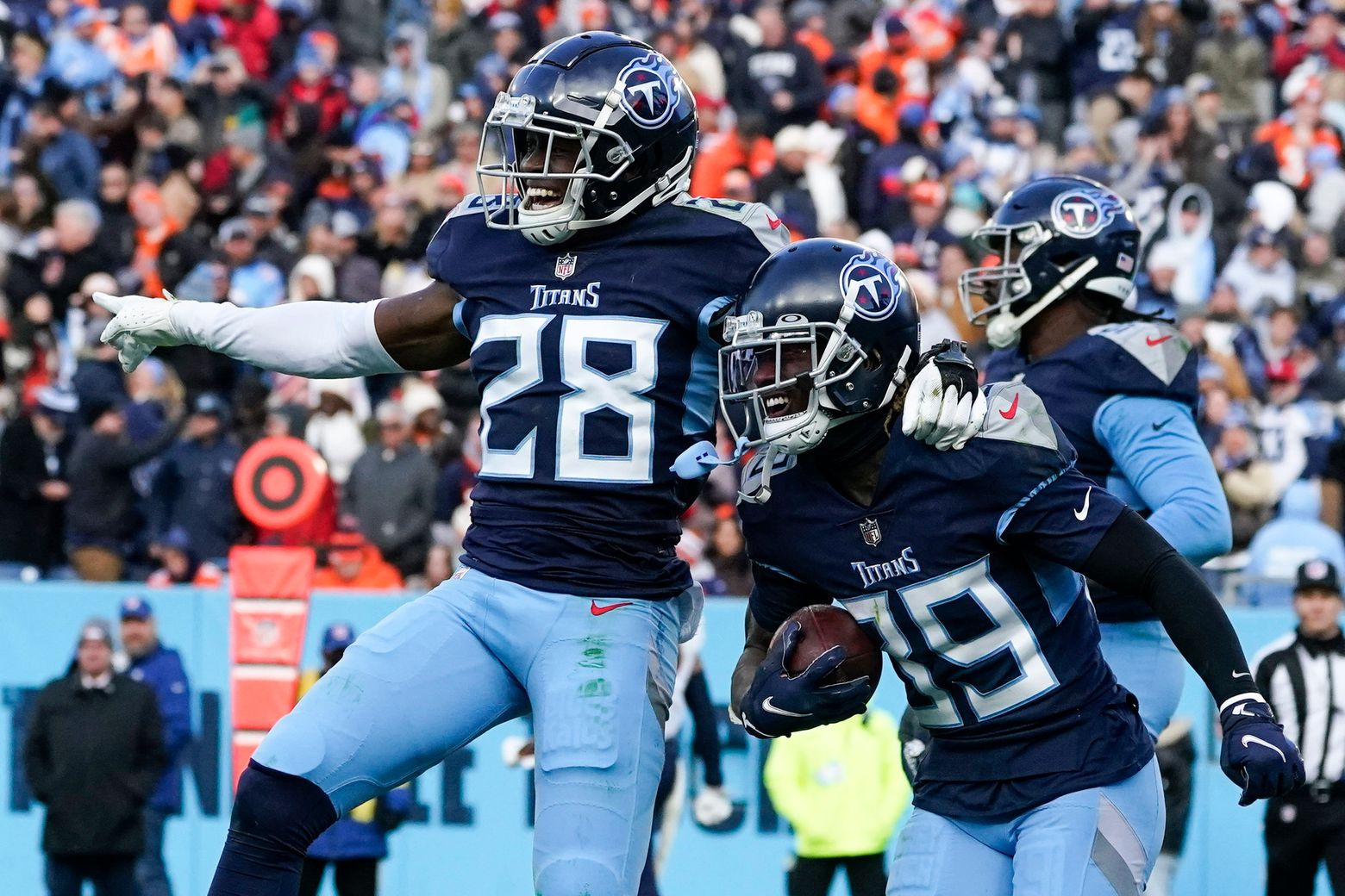 Banged-up Titans turn plug-and-play into stingy defense