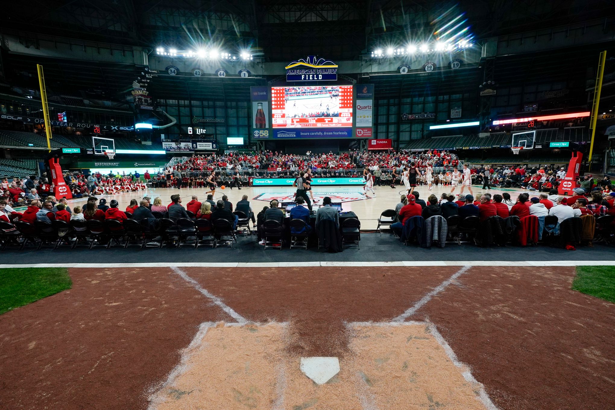 Stuff We Missed: Brewers unveil City Connect uniforms! Basketball coming to  AmFam Field?