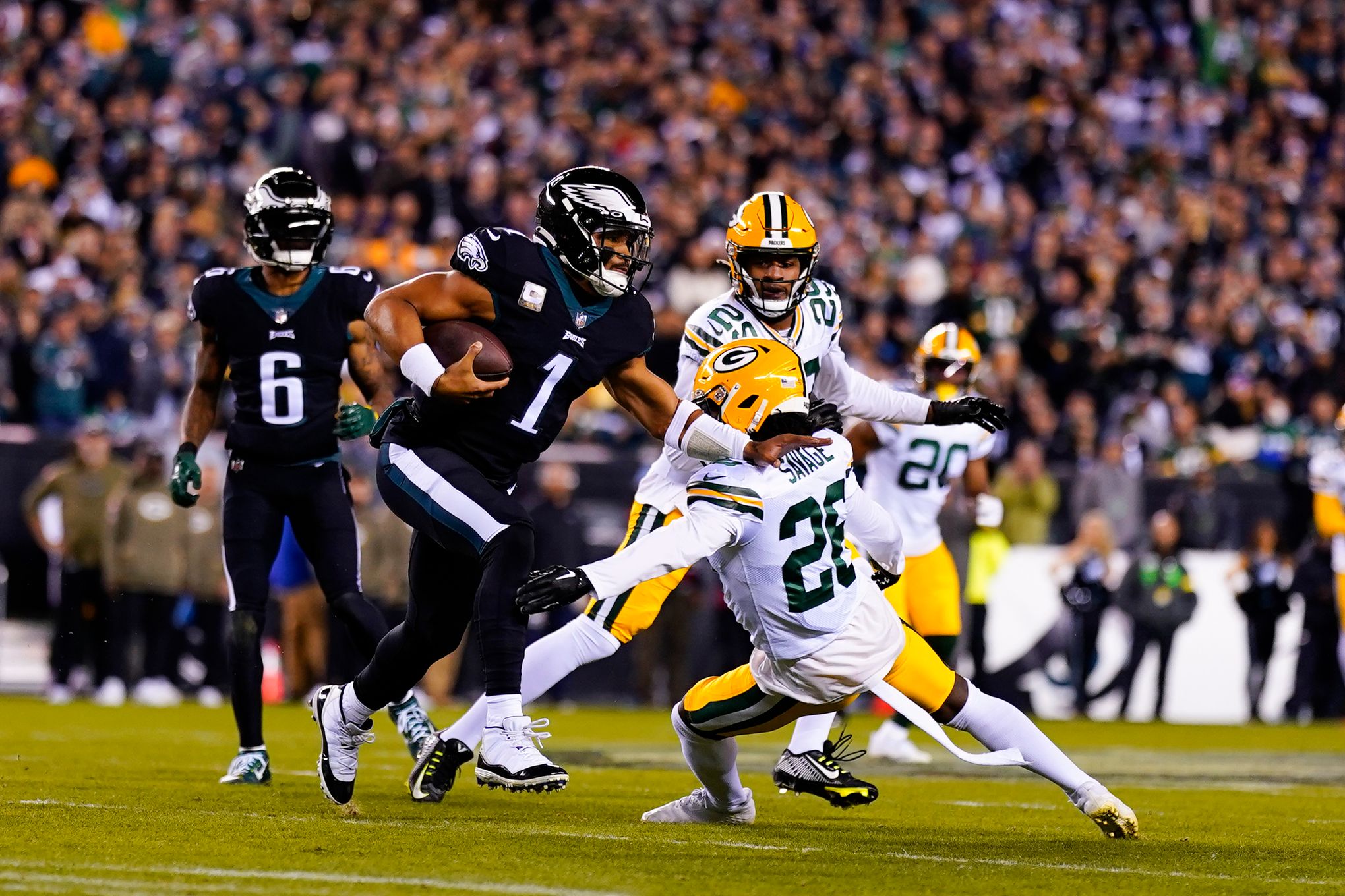 Aaron Rodgers Injures Ribs in Packers' Loss to Eagles - Bloomberg