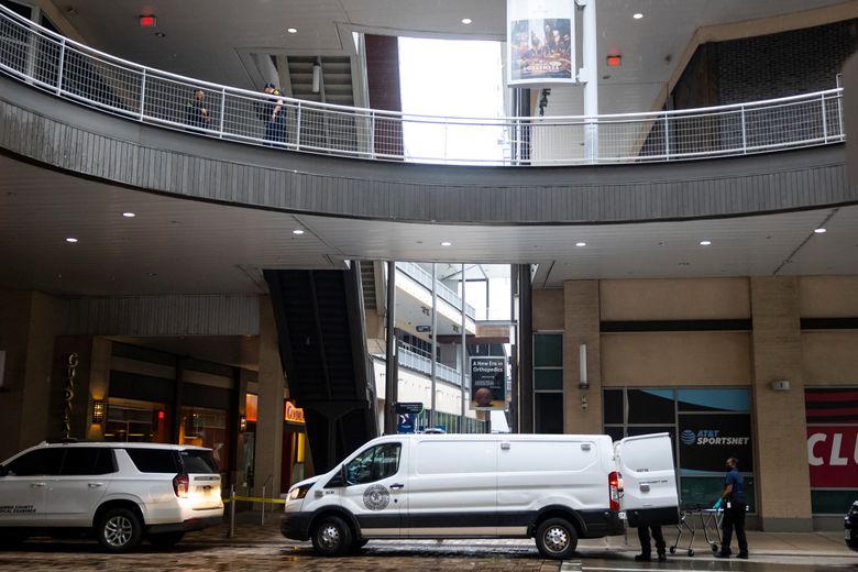 Shooting at suburban Atlanta mall injures 1 as shoppers flee