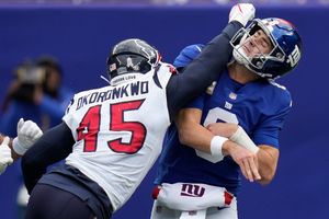 Jones, Barkley lead Giants past Texans 24-16 for 7-2 start - The San Diego  Union-Tribune