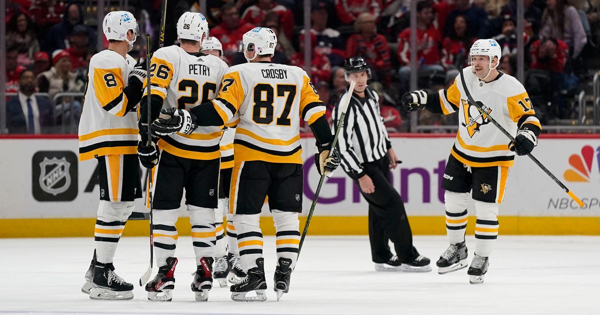 Pittsburgh Penguins on X: EAST DIVISION CHAMPS and just getting  started! For the first time since the 2013.14 season, the Penguins have  captured a division title. Read more:    / X