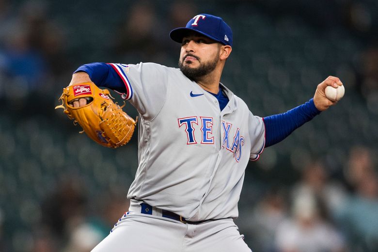 Texas Rangers - Martín Pérez has accepted the qualifying