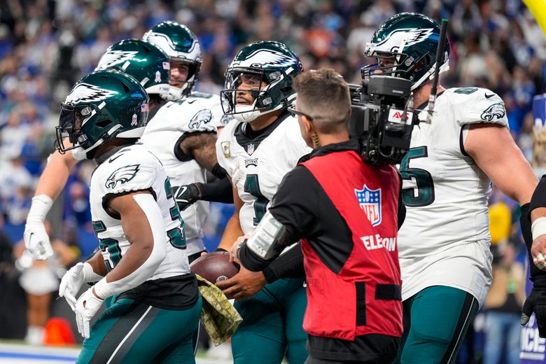 Jalen Hurts' late TD run gives Eagles 17-16 win over Colts