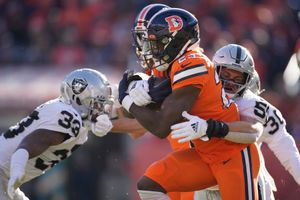 Davante Adams' 35-yard TD in overtime lifts Raiders past Broncos