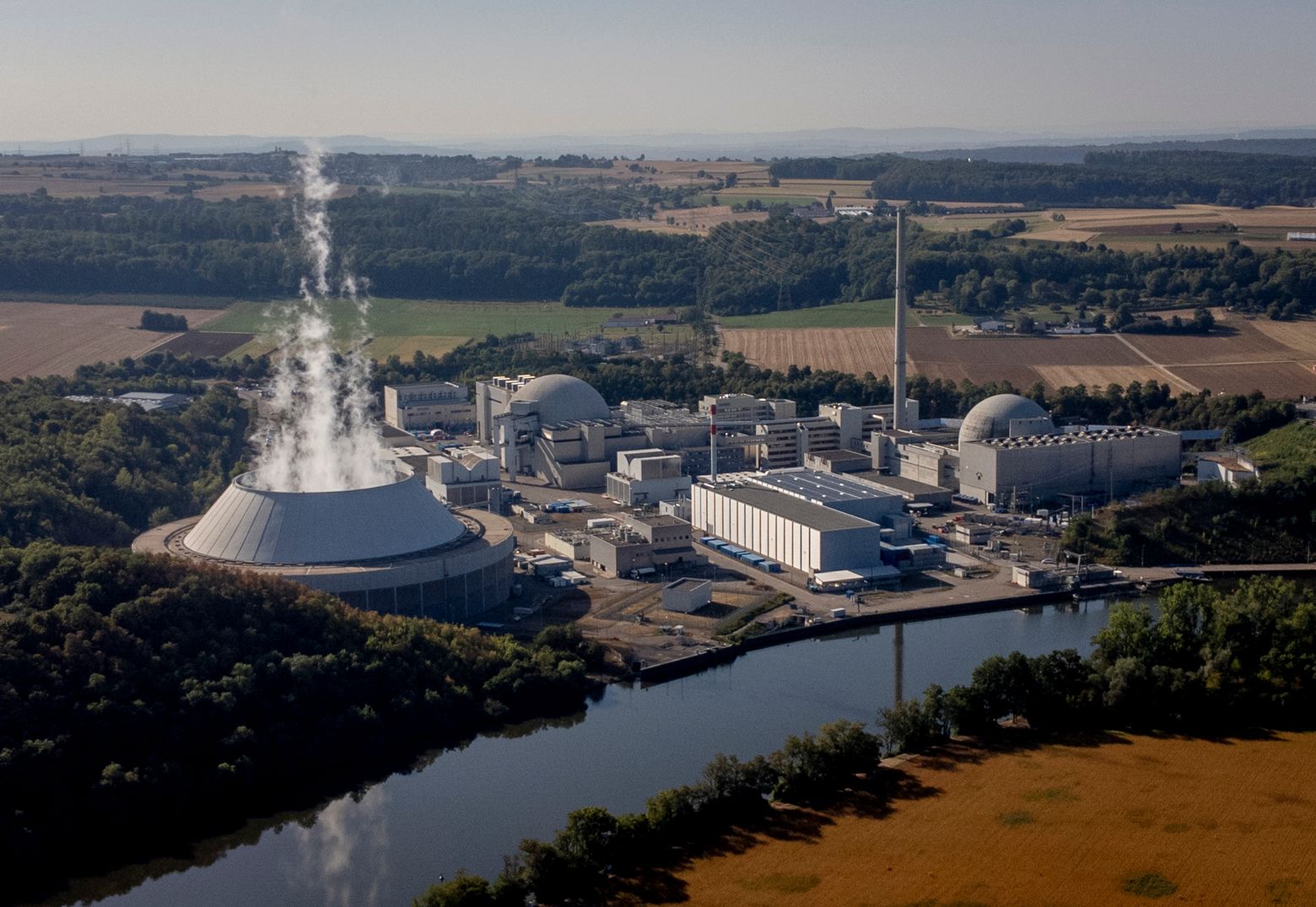 German lawmakers OK delay in switching off nuclear plants | The Seattle  Times