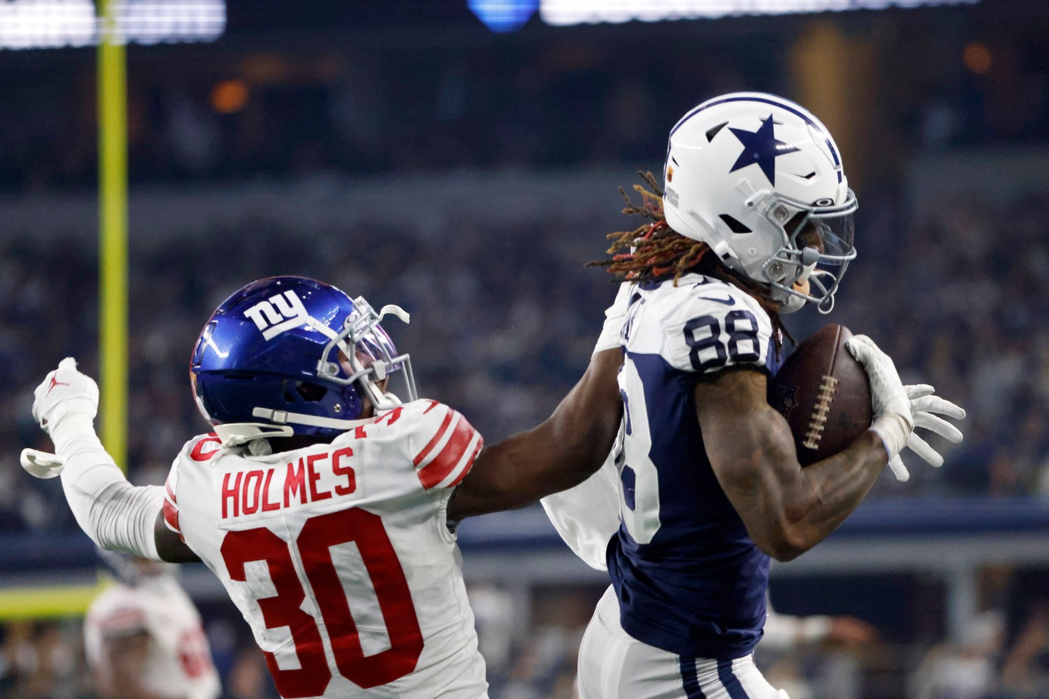 Lamb sets table on Thanksgiving as Cowboys beat Giants 28-20