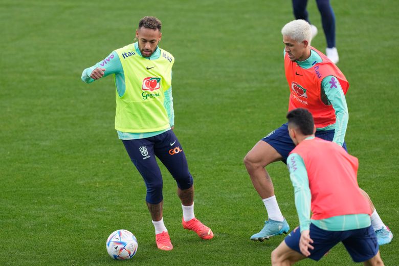 Neymar joins Brazil, has 1st practice ahead of World Cup