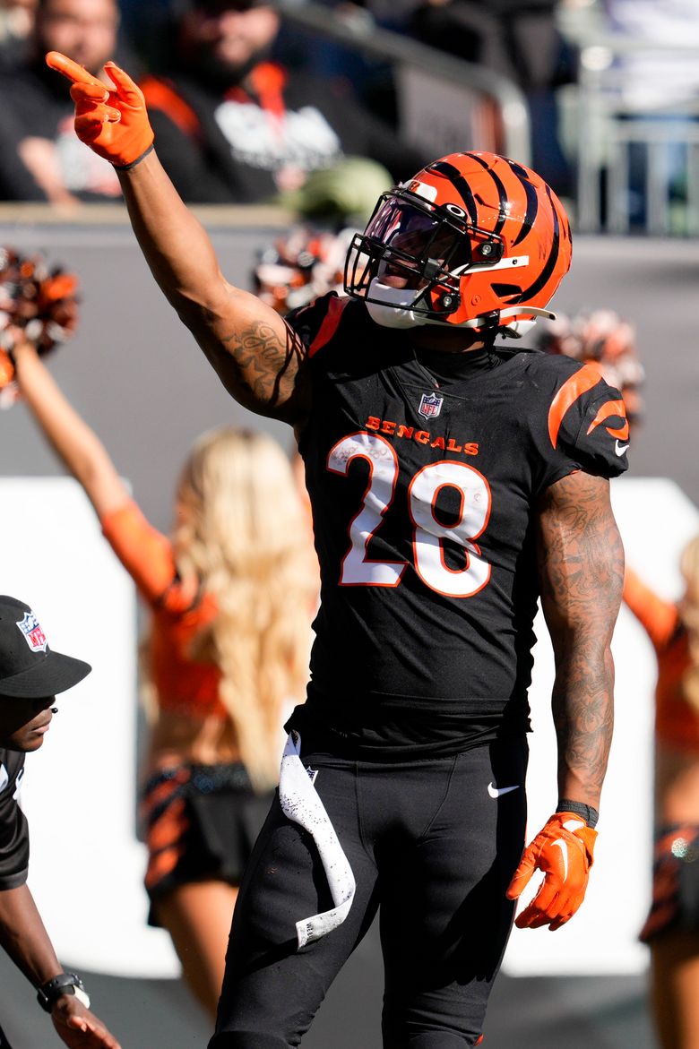 Cincinnati Bengals running back Joe Mixon celebrates with