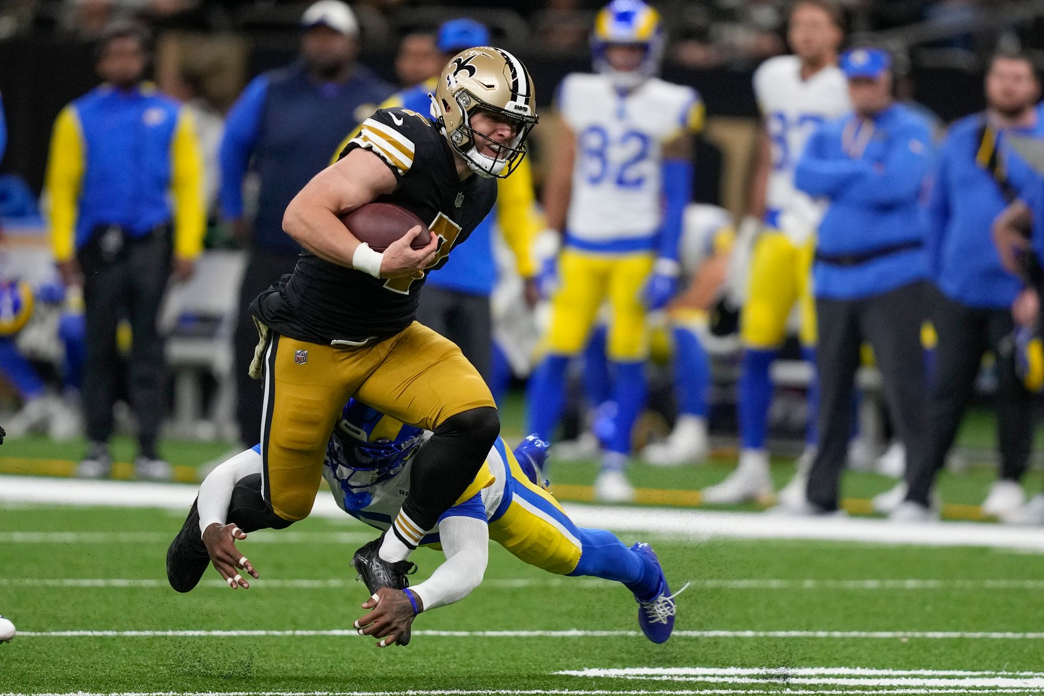 New Orleans Saints tight end Juwan Johnson (83) is tackled by San