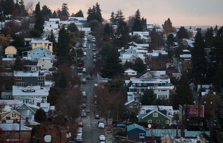 A dusting of snow is visible in West Seattle the morning of Thursday, Dec. 1, 2022.
LO 222342