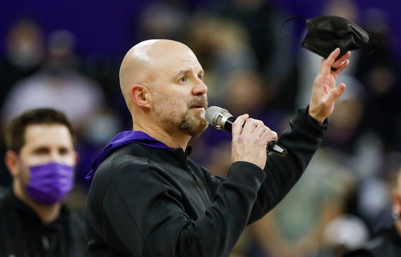 Alaska Airlines Arena at Hec Edmundson Pavilion – University of Washington Huskies men’s basketball vs. University of Utah Utes – 012922
Washington Huskies offensive coordinator and quarterbacks coach Ryan Grubb addresses the crowd at a basketball game Saturday, Jan. 29, 2022 in Seattle, Wash. 219415