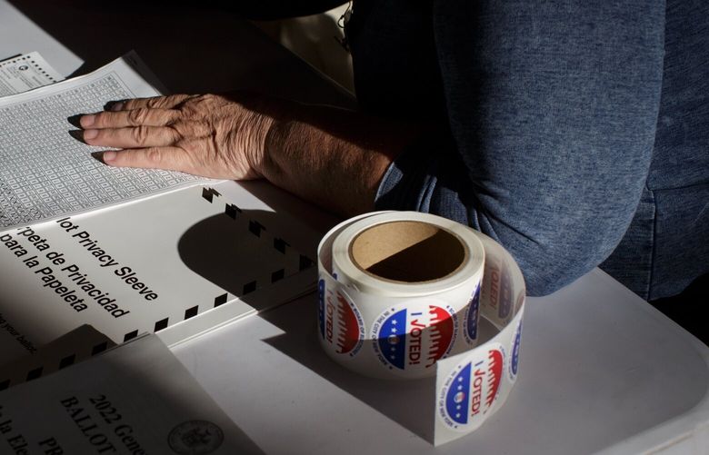  A poll worker waits for voters to hand out ballots at a polling location at Intermediate School 27 in Staten Island on Election Day, Tuesday, Nov. 8, 2022, in Staten Island, N.Y.
(Anna Watts for The New York Times)