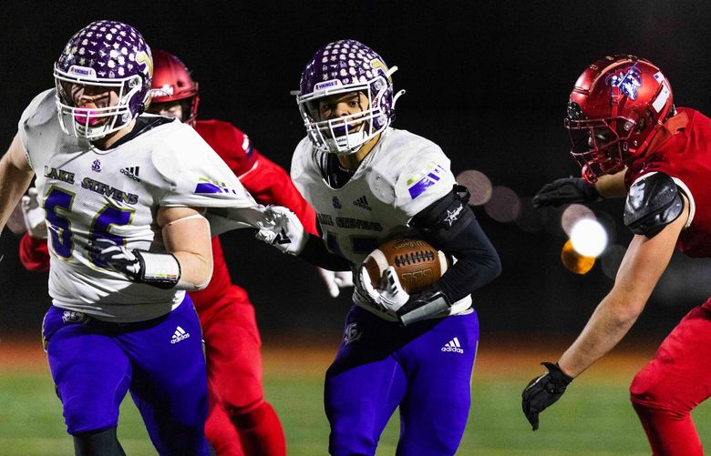 Lake Stevens Jayden Limar, center, runs the ball down the field during the second quarter during the 4A championship game between Lake Stevens and Kennedy Catholic at Mt. Tahoma Stadium on Sat. Dec. 3, 2022.