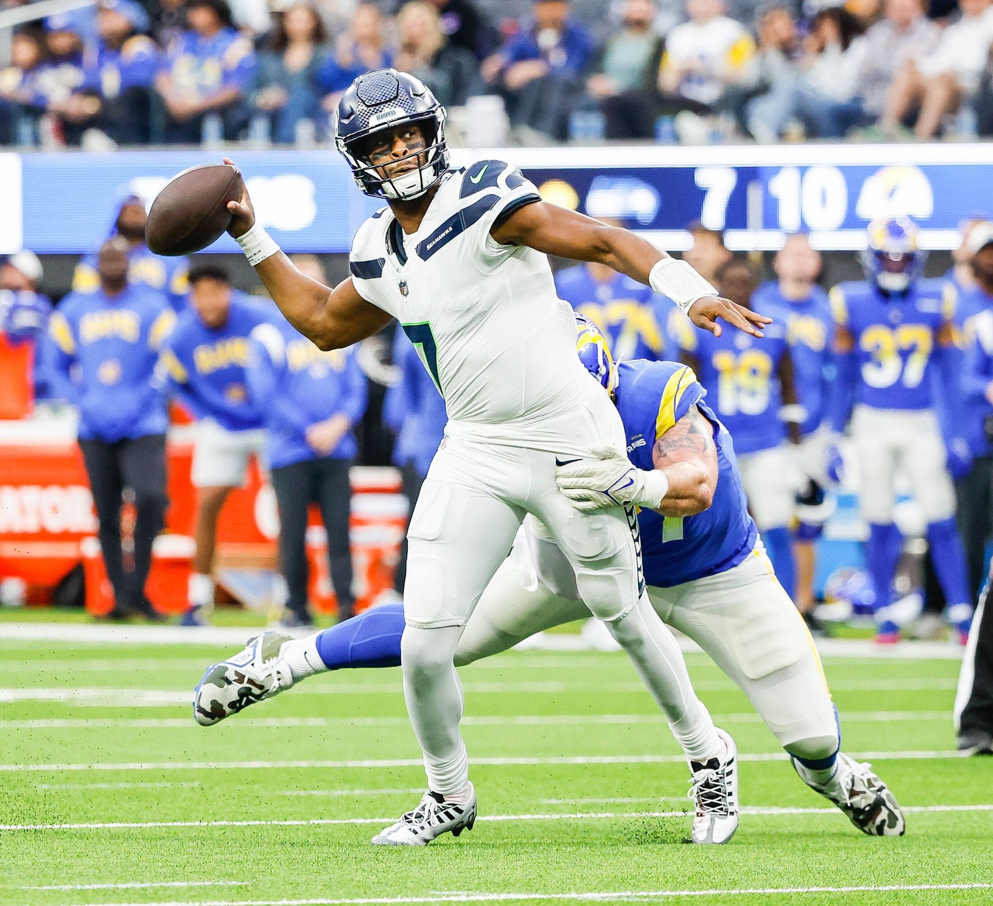 Rams put together dominant win over Seahawks despite injury to