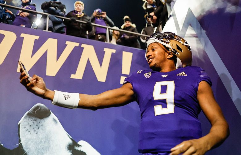 Michael Penix II does a selfie for fans just outside the Husky tunnel following Saturday’s 54-7 win over Colorado. 222211