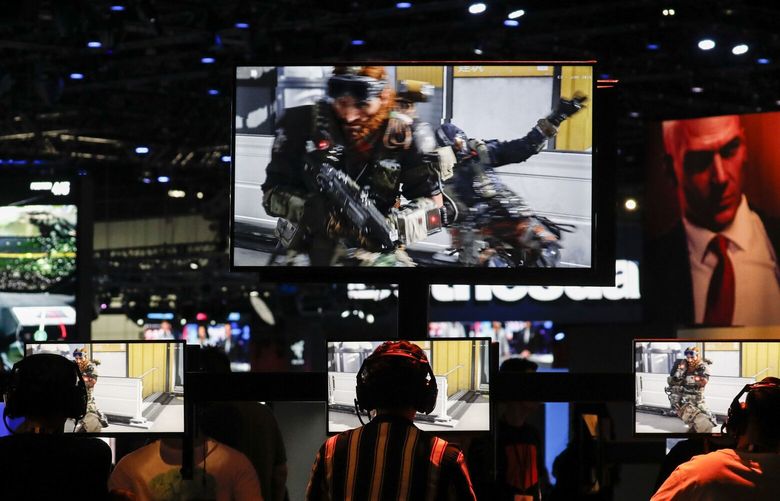 Attendees play the Activision Blizzard Inc. Call of Duty: Black Ops 4 video game during the E3 Electronic Entertainment Expo in Los Angeles, California, U.S., in Los Angeles, California, U.S., on Wednesday, June 13, 2018. (Patrick T. Fallon/Bloomberg)