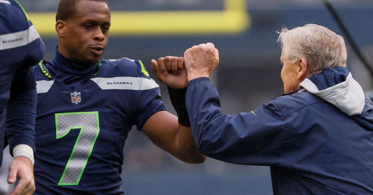 Seattle Seahawks Trail Carolina Panthers at Halftime After Geno Smith's  Late INT - Sports Illustrated Seattle Seahawks News, Analysis and More