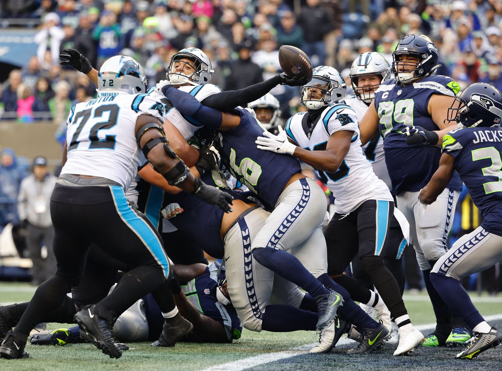 Biggest pregame storylines in Panthers vs. Seahawks Sunday