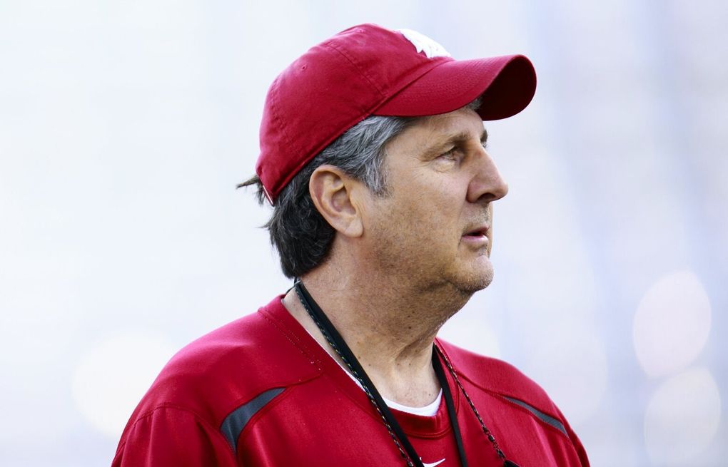 Mississippi State football coach Mike Leach dies at 61 - Los