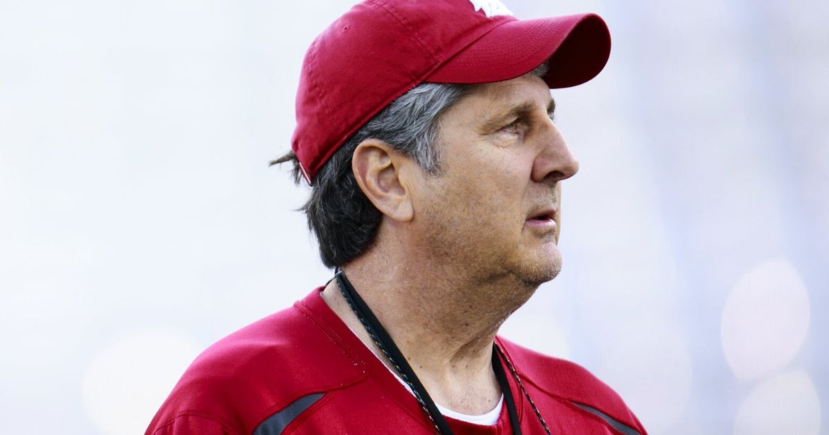 Former WSU football coach Mike Leach dies at 61