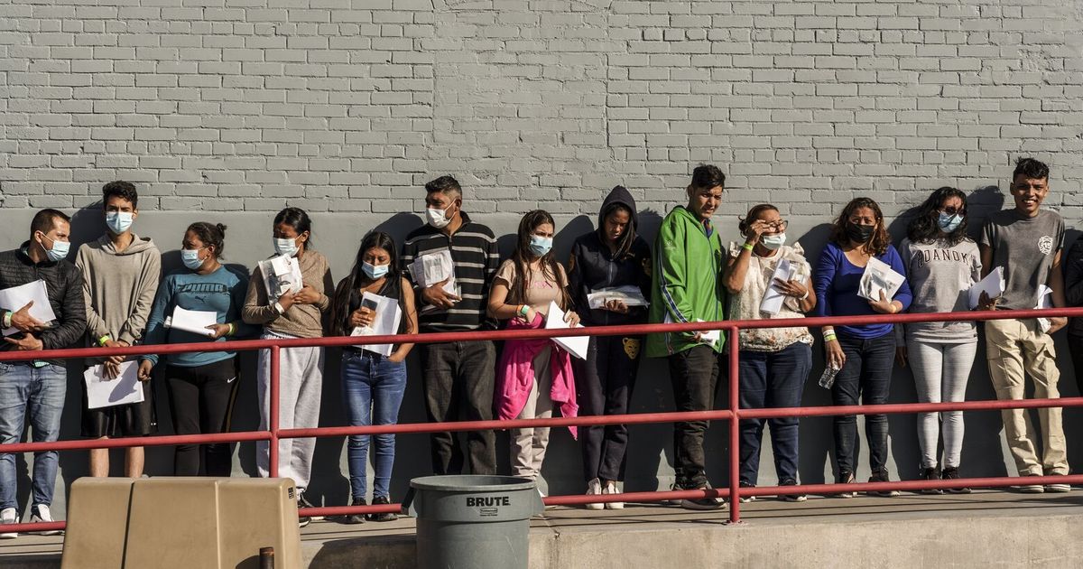 Texas clamps down on border in El Paso | The Seattle Times