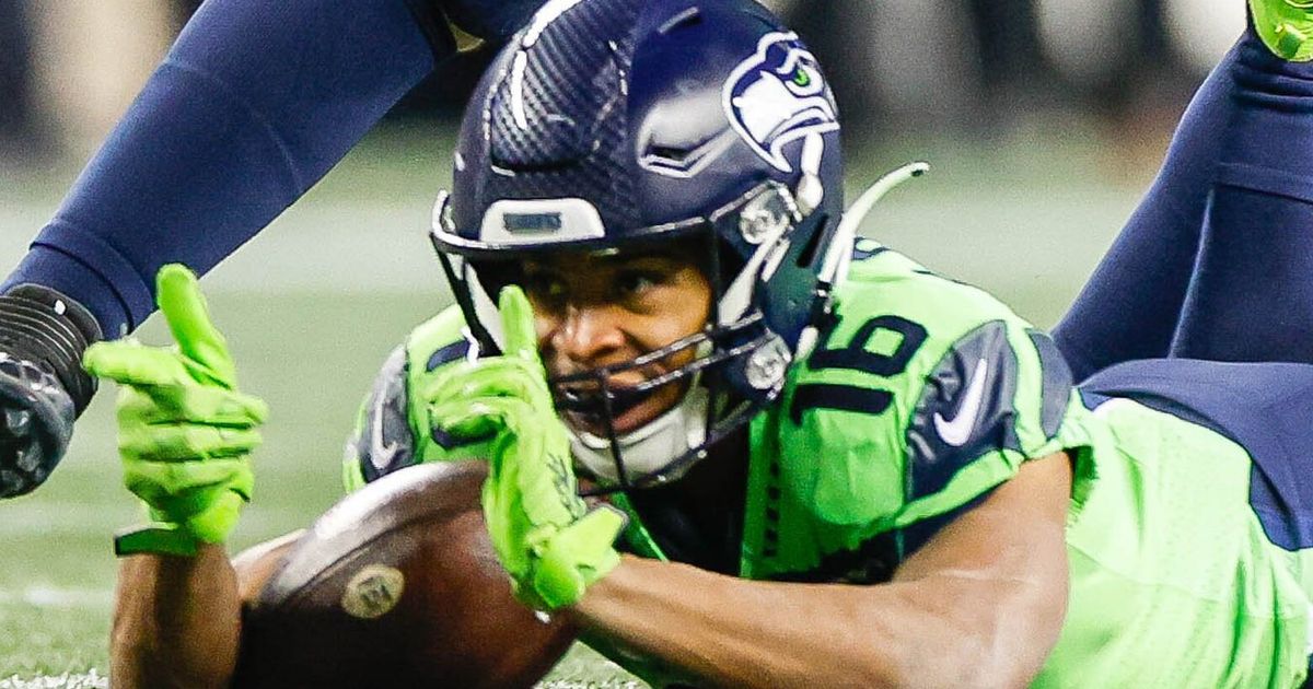 Tyler Lockett breaks bone in hand in loss against 49ers