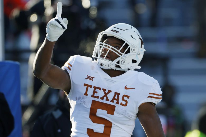 Bijan Robinson to return to Texas Longhorns football in 2022, the