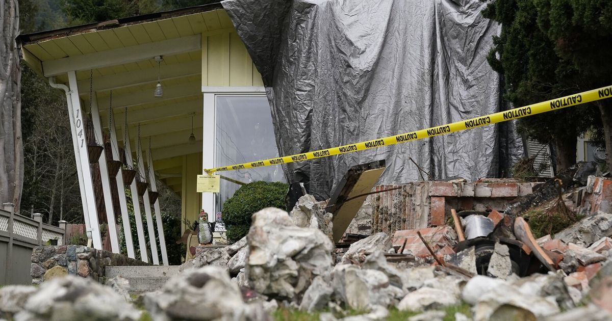 Tens of thousands without power after California earthquake | The ...