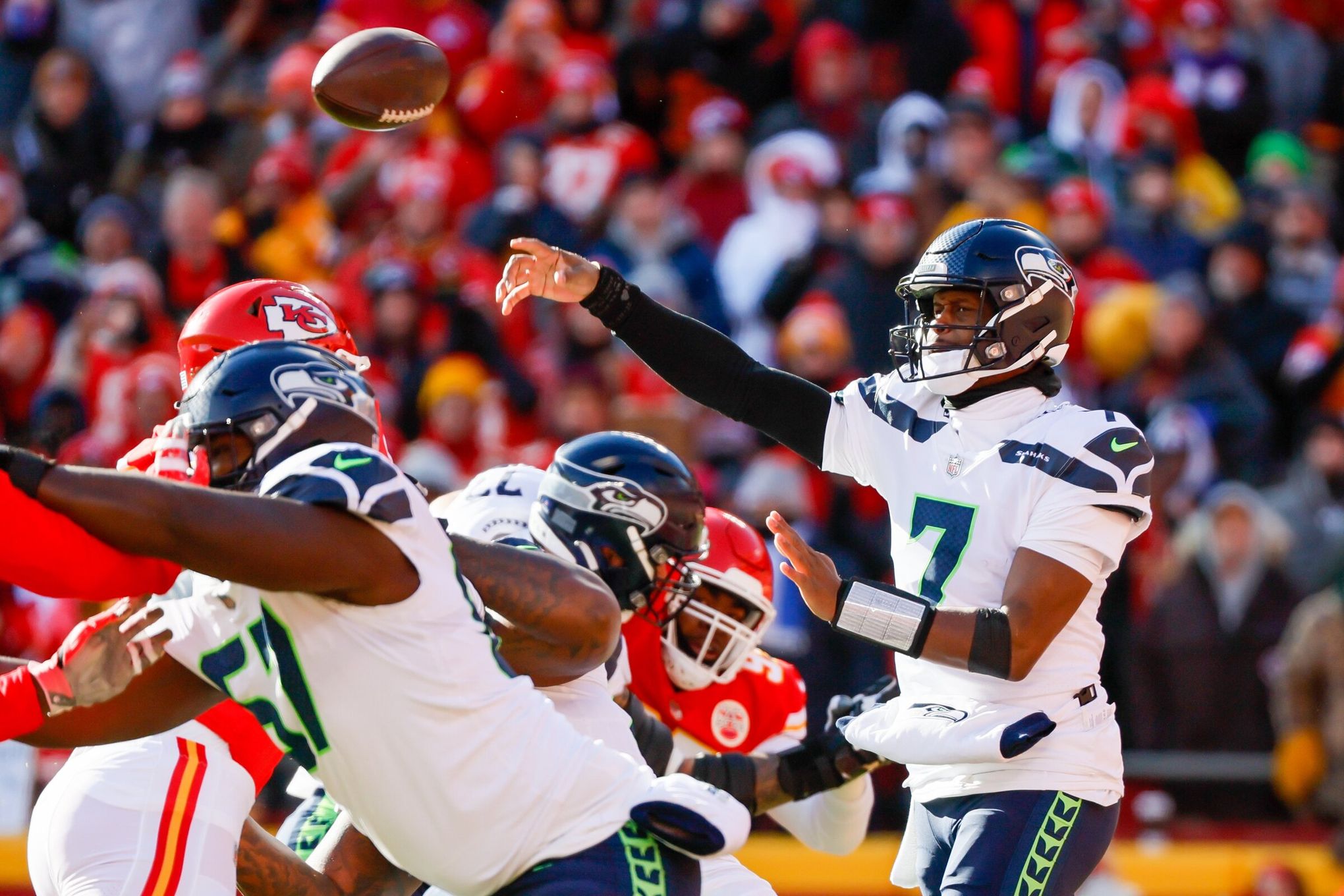 Kansas City Chiefs beat Seattle Seahawks, 24-10; highlights and stats on  Dec. 24 