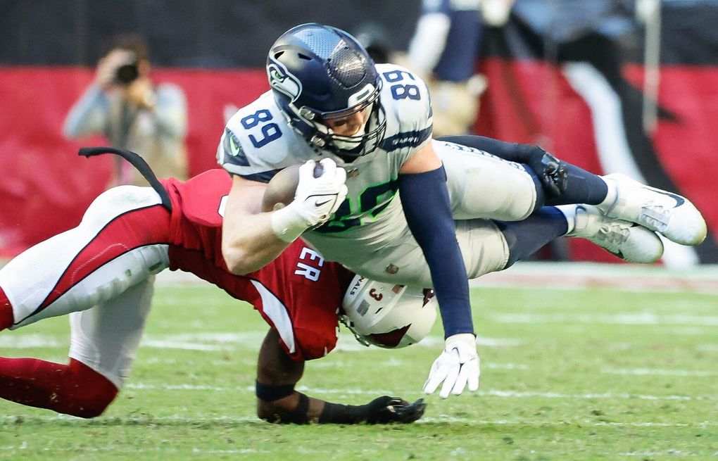 Seattle Seahawks tight end Will Dissly (89) runs the ball during the NFL  football team's training camp, Wednesday, July 26, 2023, in Renton, Wash.  (AP Photo/Lindsey Wasson Stock Photo - Alamy