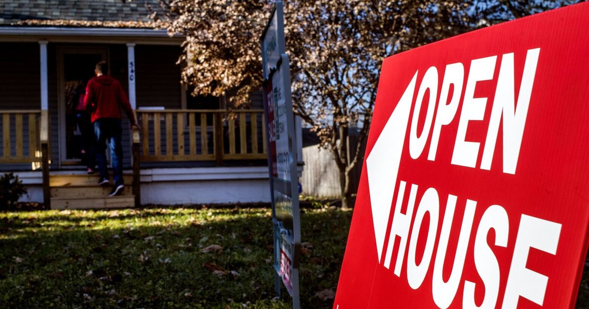 Average long-term US mortgage rate falls to 6.69%, second straight drop since climbing to 2023 high Average long-term US mortgage rate falls to 6.69%, second straight drop since climbing to 2023 high