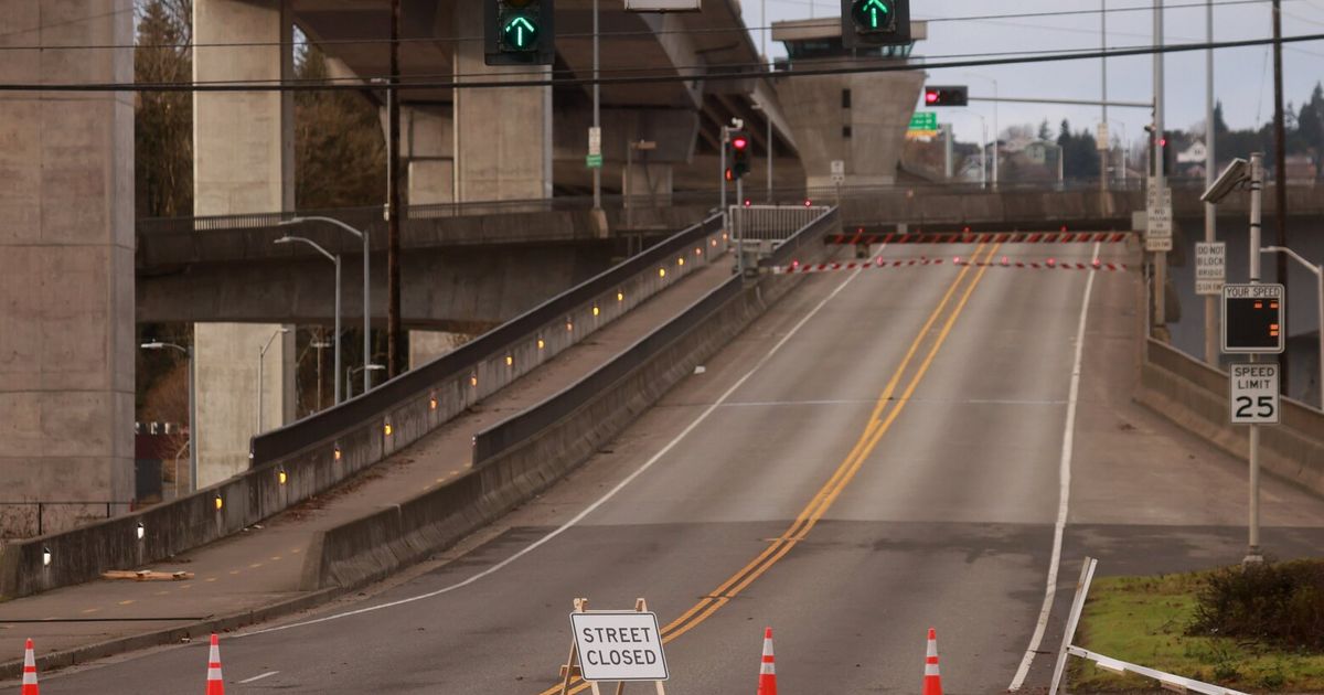 Spokane Street Bridge closed for at least 2 weeks