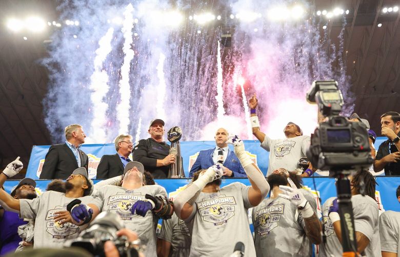 Washington celebrates its Alamo Bowl victory over Texas. 222561
