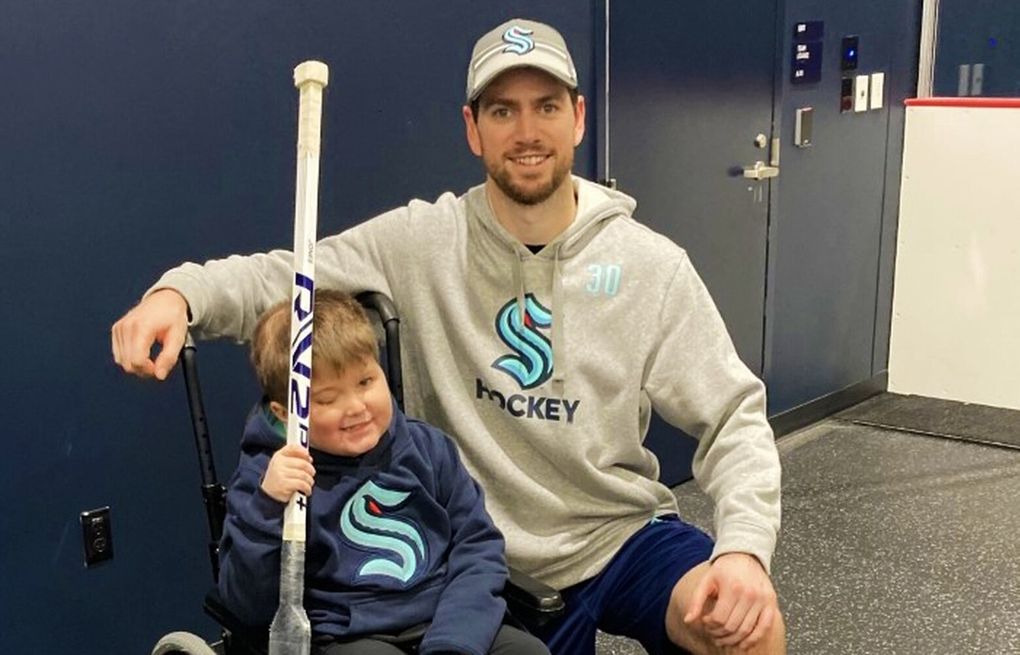 Seattle Kraken Visits St. Clare Hospital Ahead of the Holidays