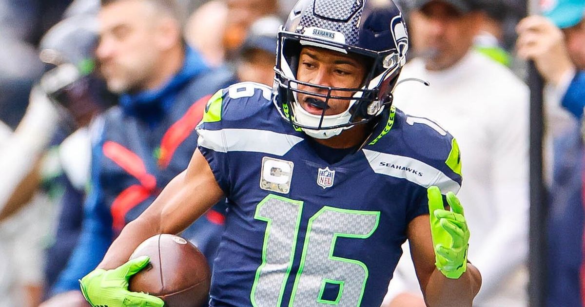 Lockett breaks bone in hand as Seahawks battered by Niners