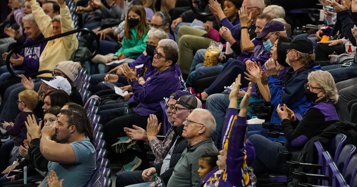 Husky basketball teams set for huge New Year’s doubleheader vs. ranked