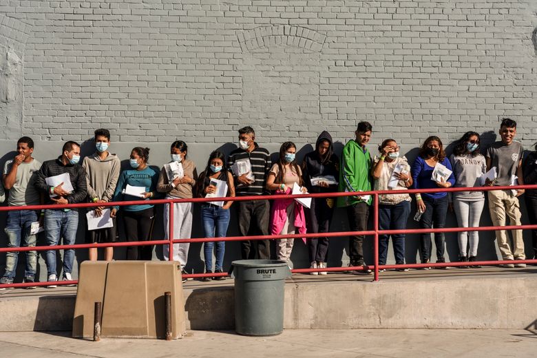 Texas clamps down on border in El Paso | The Seattle Times