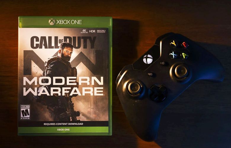  Activision Blizzard’s Call of Duty: Modern Warfare video game and Microsoft’s Xbox One video game controller arranged  on Jan. 19, 2022. (Bloomberg)