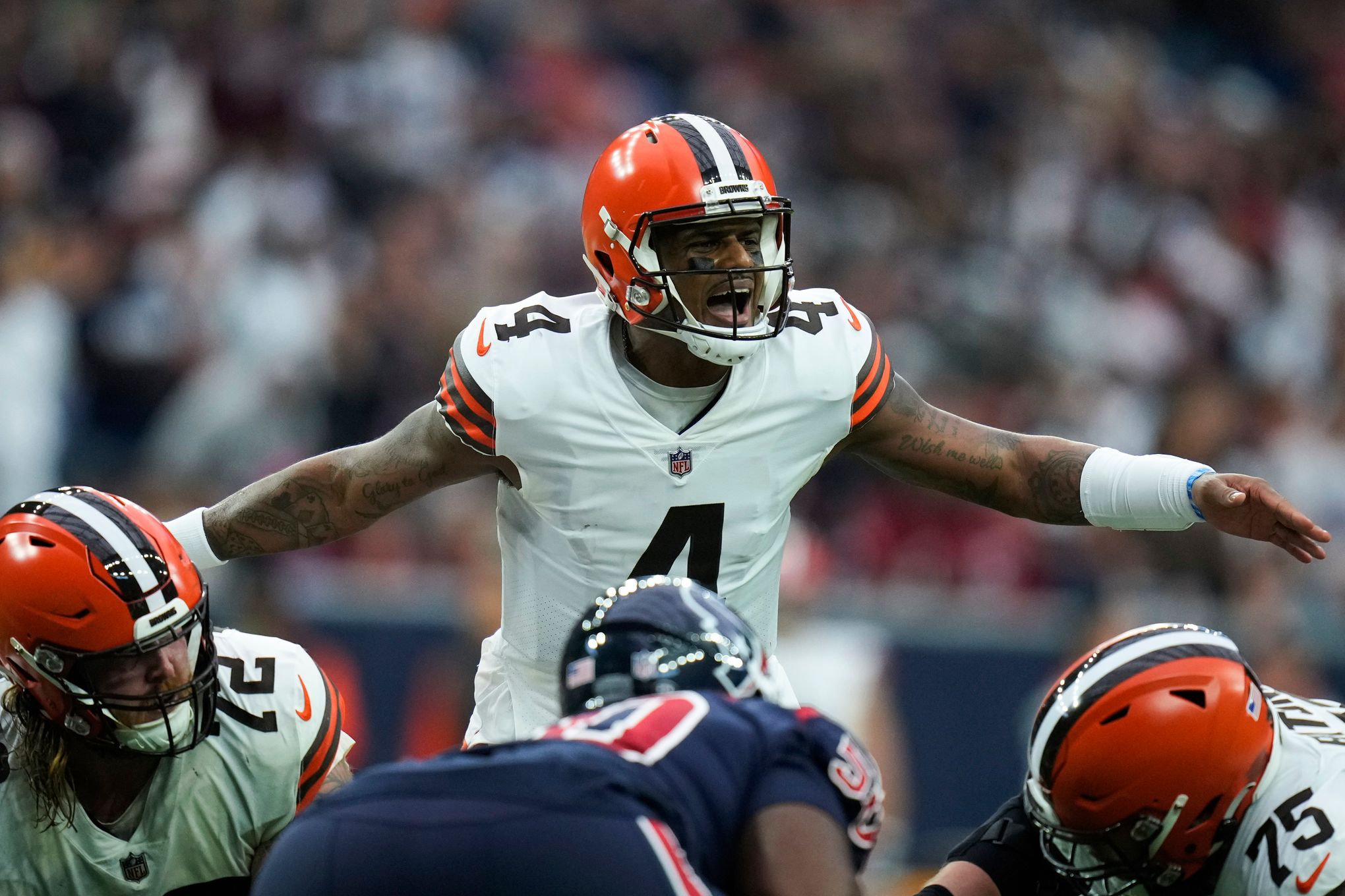 Deshaun Watson has 2 TD passes in Browns' 27-3 win