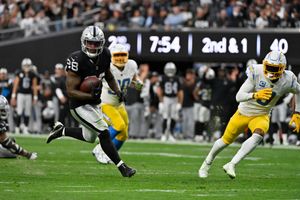 Carr-Adams connection rallies Raiders past Chargers 27-20