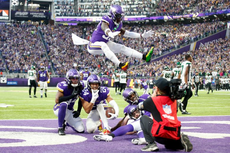 Vikings hang on, again, for 27-22 victory over White, Jets