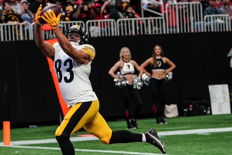 Pittsburgh Steelers tight end Connor Heyward (83) works during the