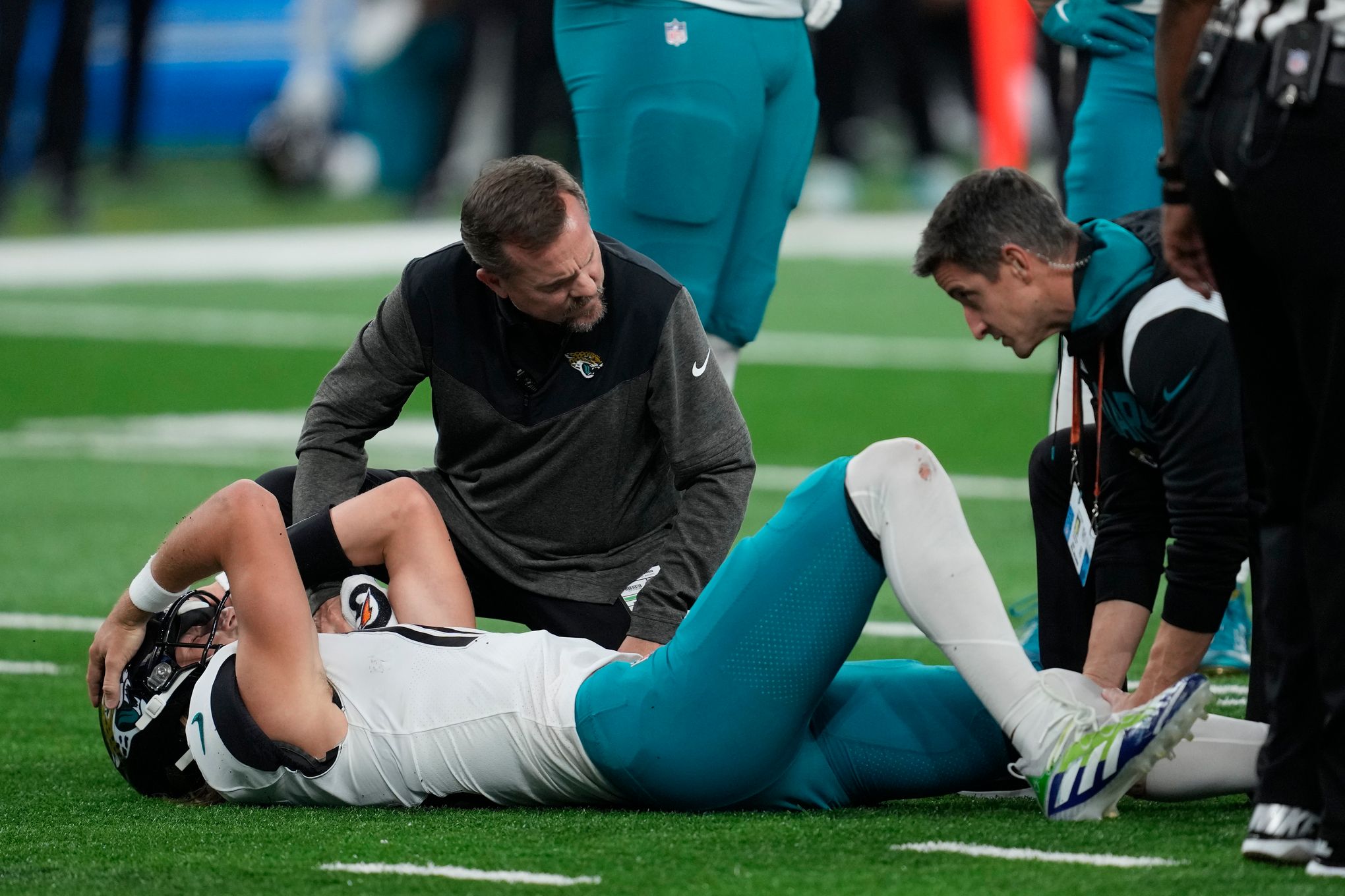 Injuries hurting Jaguars: Kicker Lambo goes to IR; knee injury shelves  Linder