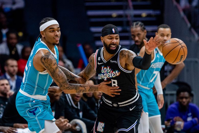 Leonard returns, hits game-winner as Clippers beat Hornets