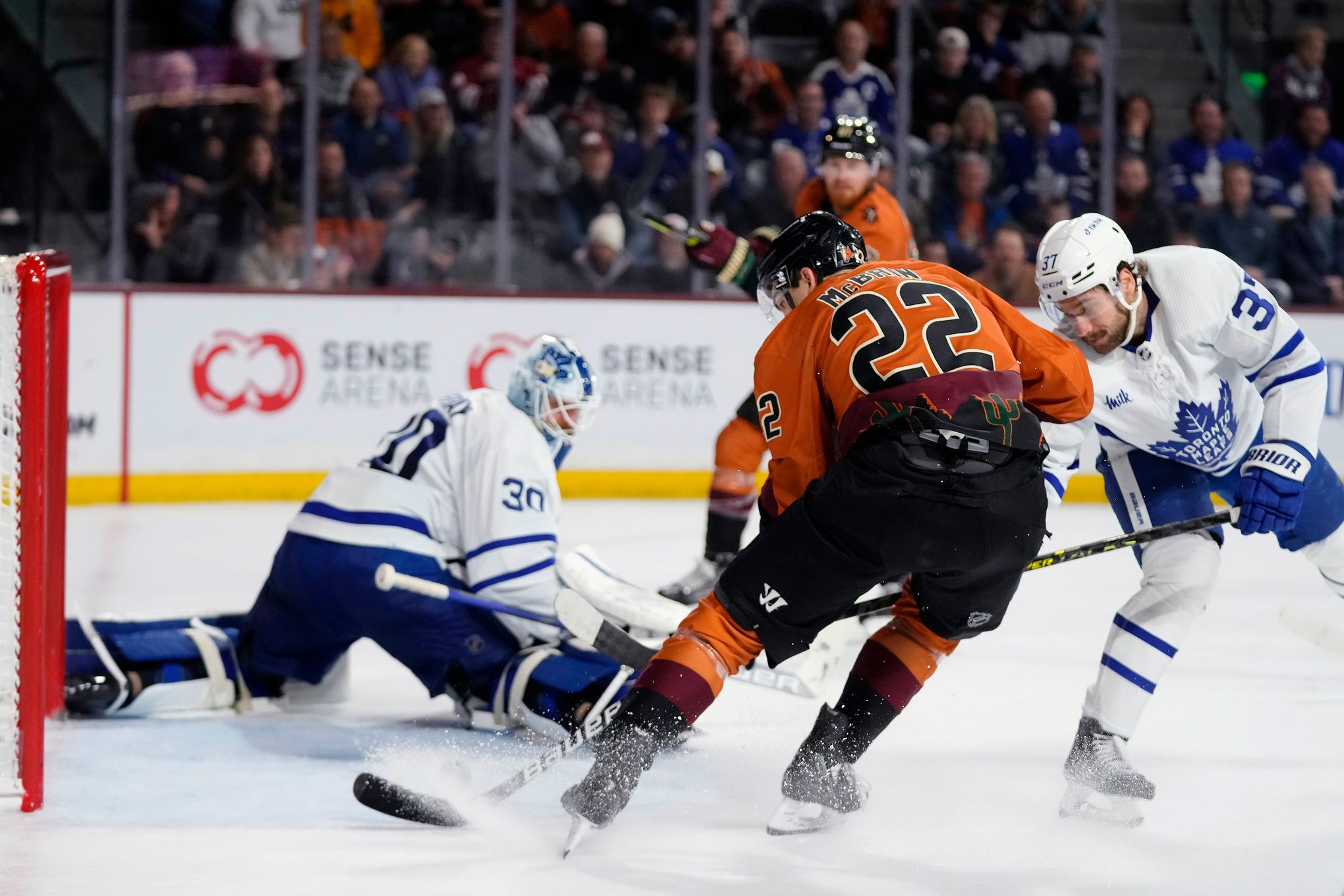 Blues use 3-goal third period to top Maple Leafs 6-3