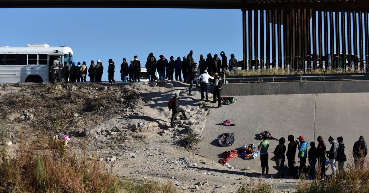 Texas mayor declares state of emergency over migrant swell