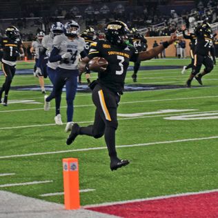 Gore runs for bowl record 329 yards, Southern Miss tops Rice