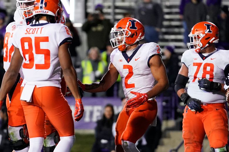 Illinois Football on X: 𝟑𝐤 @chasebrown____ reaches 3,000